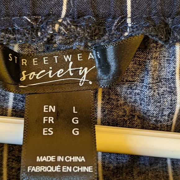 Pants - Picture 3 of 4